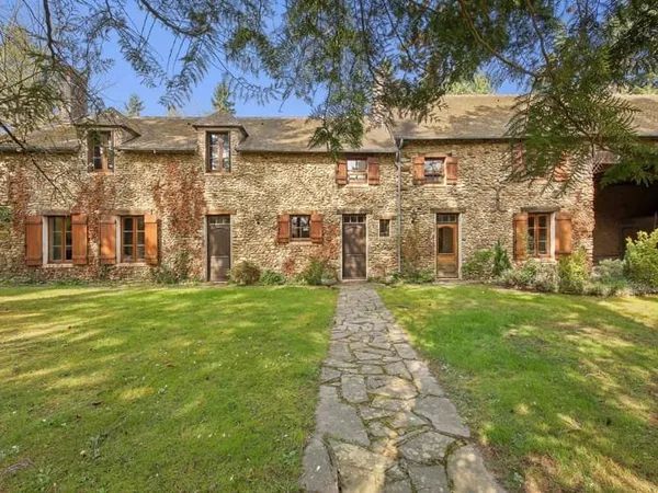 Location maison de charme près de Montfort L'Amaury avec parc de 4500 m² et dépendances à 40 minutes