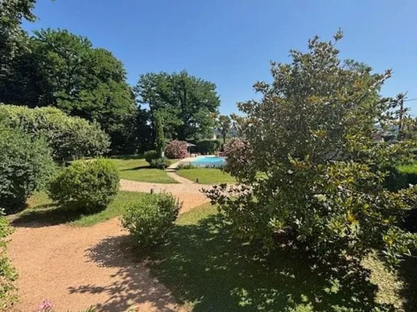 Maison 7 pièces 222 m²