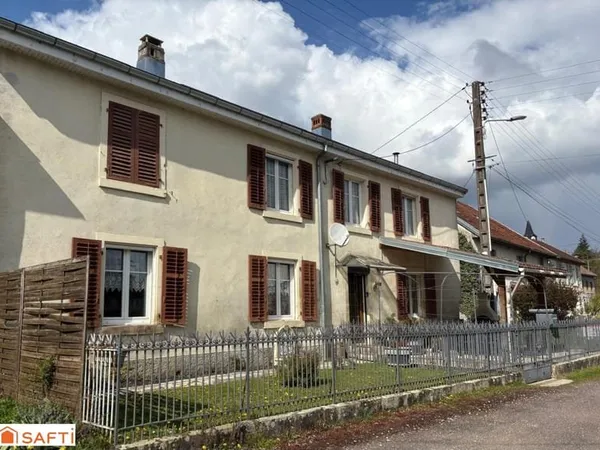 Maison de type 7 avec dépendances sur 15 ares