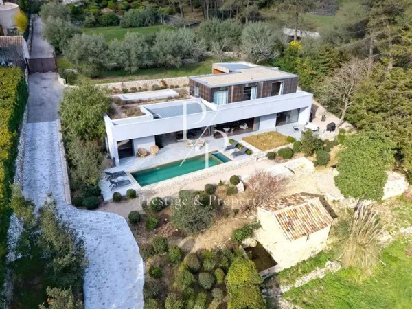Villa 8 pièces 240 m²