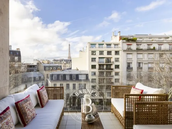 Exclusivité - Paris 7 - Appartement terrasse avec vues Tour Eiffel et Invalides