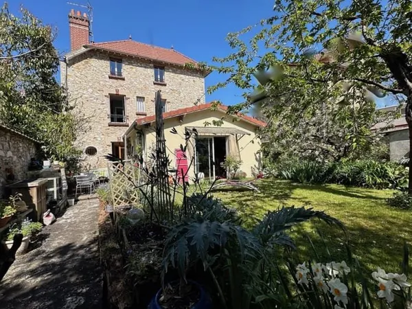 Maison Meulière 1900 familiale avec jardin en centre ville