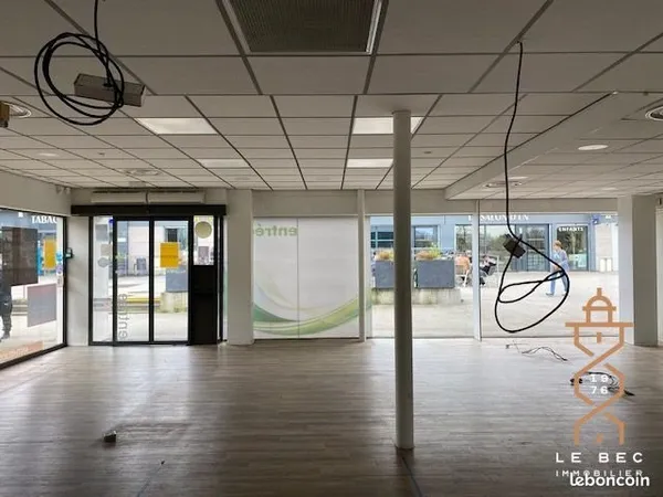 Local 188 m² Vannes