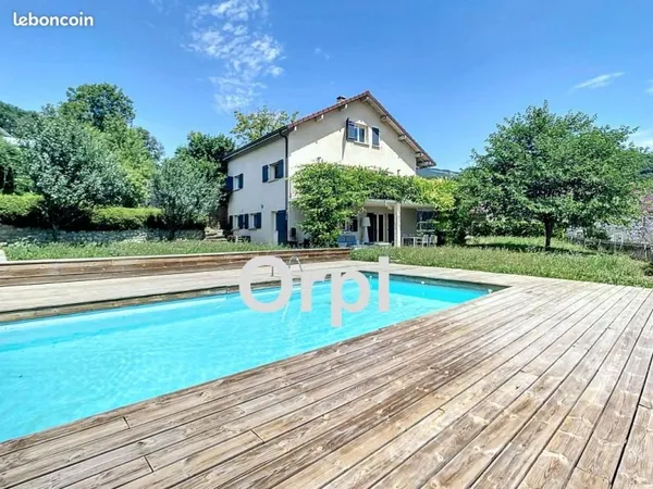 Maison 7 pièces 214 m²