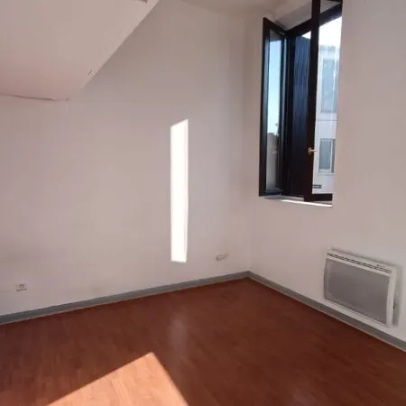 Studio non meublé, place bachelier, libre immédiatement