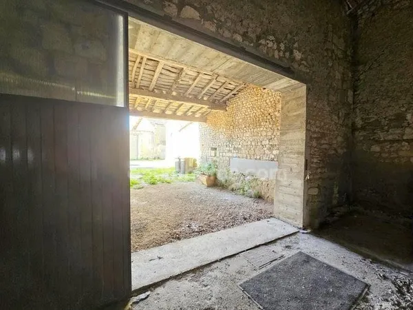 Local 2 pièces 138 m²