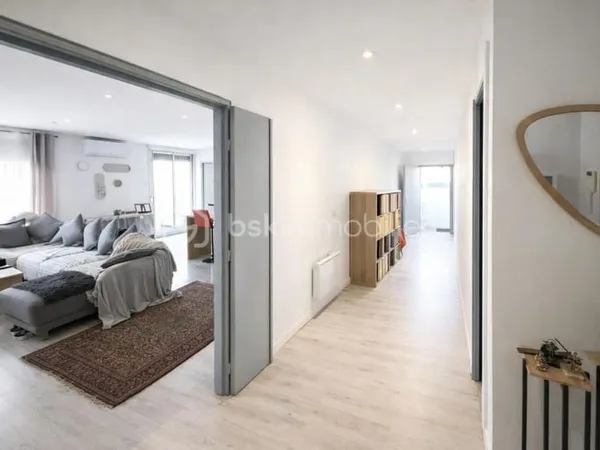 NÎMES - Proche du Palais des Congrès de Nîmes - Appartement 4 pièces de 98 m² avec balcon, parking e