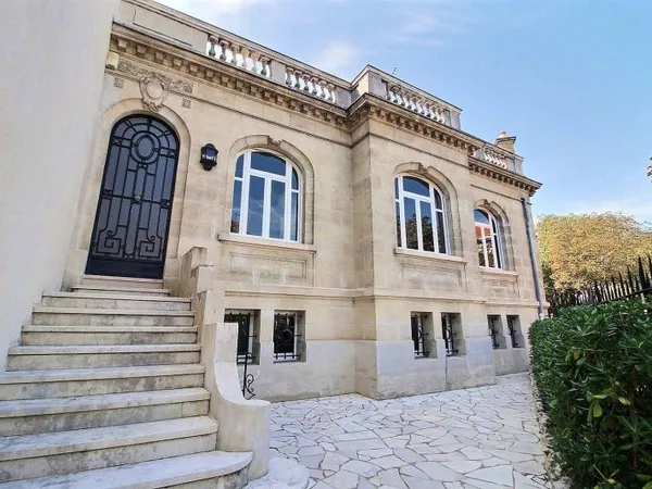 Loue Meublé de prestige, 2 chambres, 100m² - Bordeaux (33000)