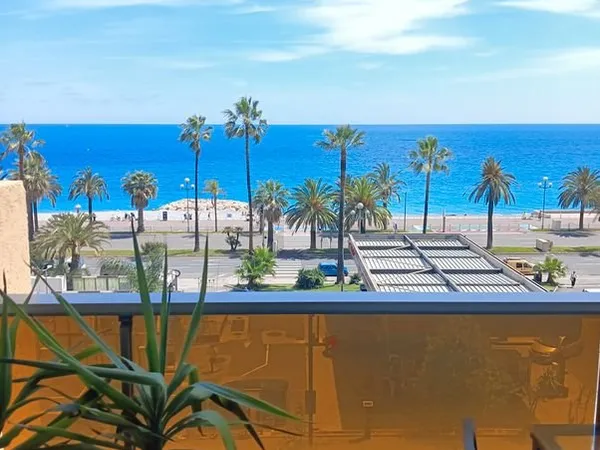 Studio Vue mer avec garage