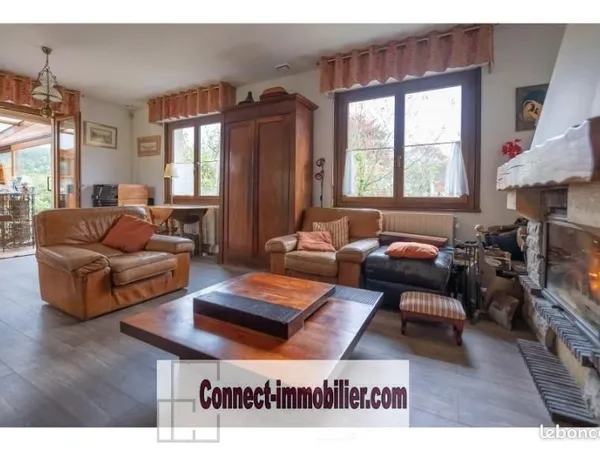 Pavillon 9 pièces 244 m²