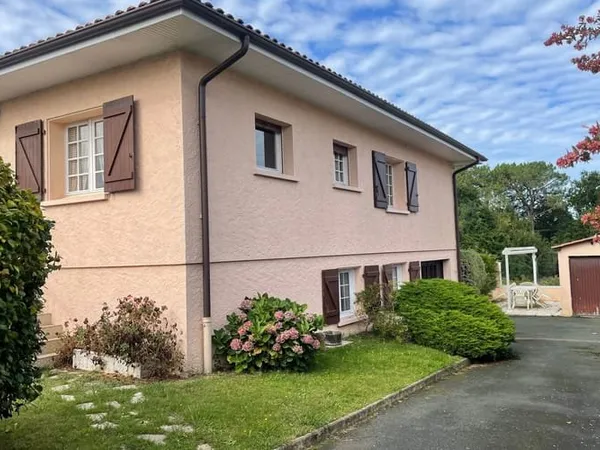 Maison 8 pièces 246 m²
