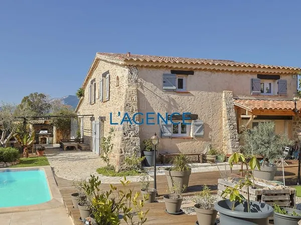 CARQUEIRANNE MAGNIFIQUE BASTIDE ENTIEREMENT RESTAUREE 153M2