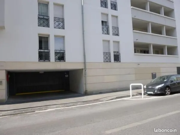 Particulier loue parking place Sébastopol Marseille 13004