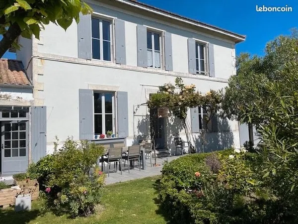 Magnifique maison charentaise de 230 m² de charme et d'authenticité