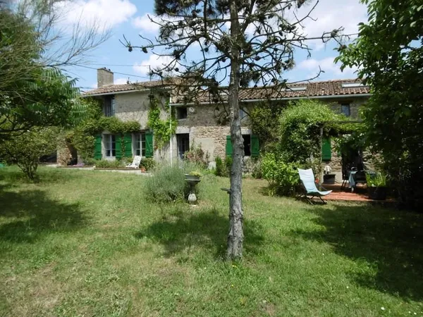 Maison de caractère avec piscine et maison d'amis