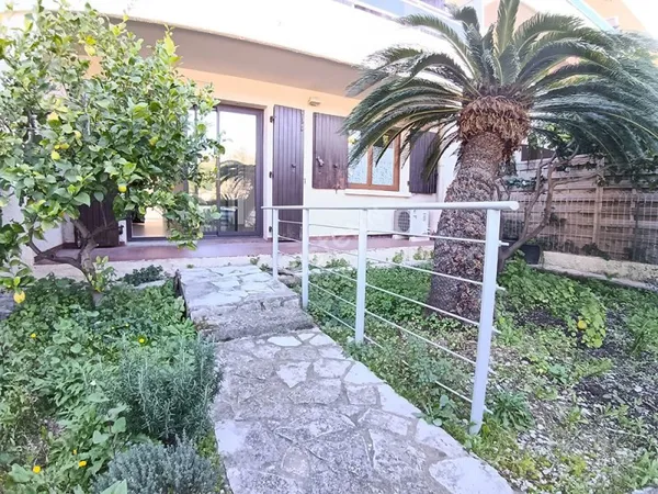 Appartement T3 de 59 m² en rez de jardin, traversant ouvrant sur 2 jardins