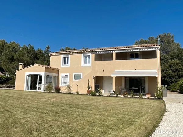 Maison 9 pièces 210 m²