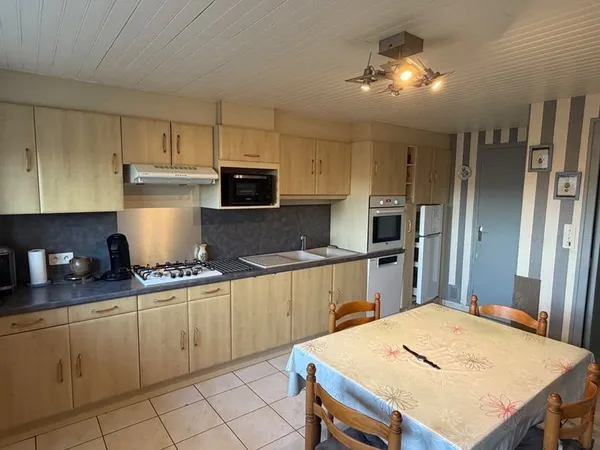 BELLE MAISON EN PIERRE 4 CHAMBRES AVEC JARDIN