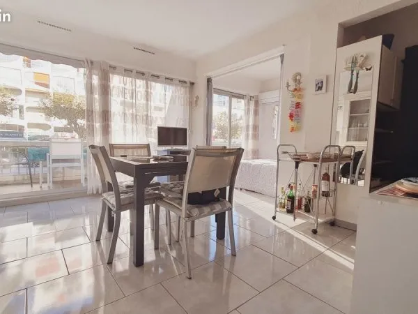 📍 Centre-ville - Grand T2 : 3 balcons + garage,