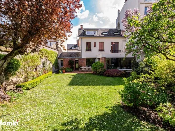Maison/Villa , Saint Vincent, T11 de 252 m2 à Orléans 45000