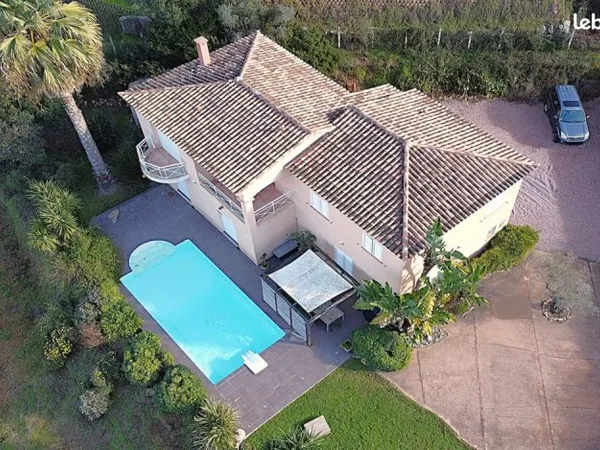 Villa 8 pièces 197 m²