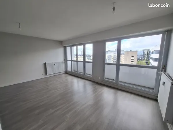 T3 de 75 m² grand séjour avec balcon - proche gare de Tours