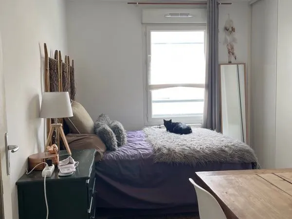 Chambre meublée à louer chez l'habitant