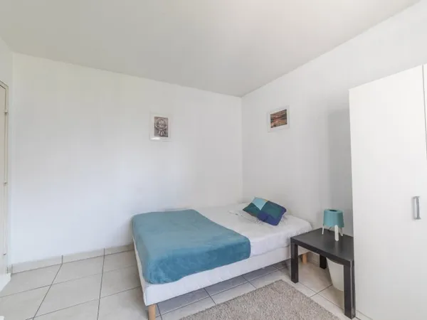 Chambre chaleureuse et lumineuse – 12m²