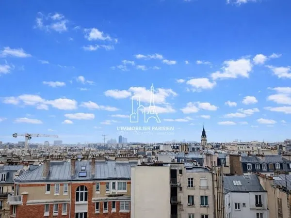 MAIRIE DU 18EME ARRDT - RUE DU POTEAU. BEAU STUDIO AVEC VUE