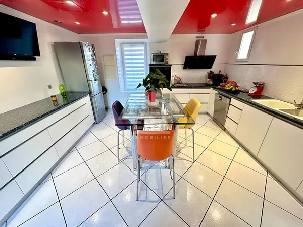 À vendre : Maison de ville avec cour rénovée de 150m² à Saint-Pierre-lès-Nemours