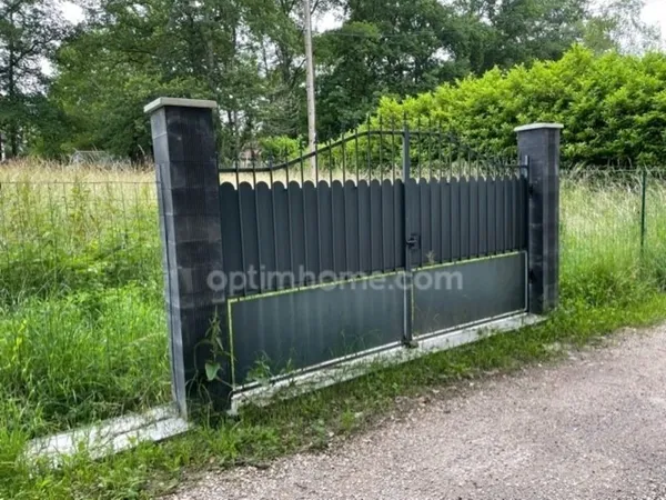 Souesmes, hors lotissement, au calme terrain constructible déjà clos