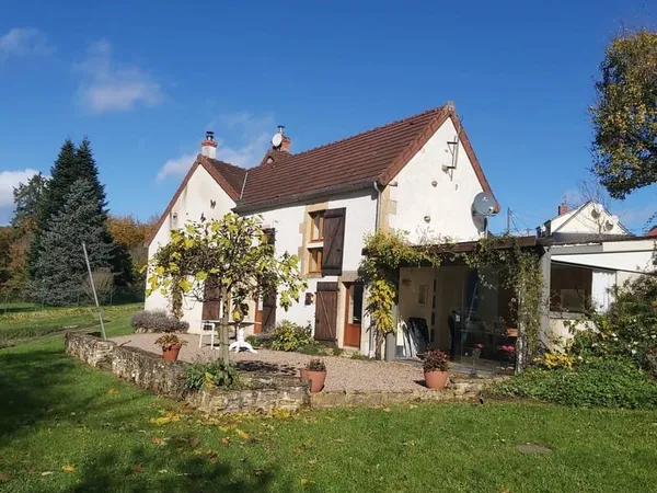 Charmante maison à vendre, alliant intimité et caractère