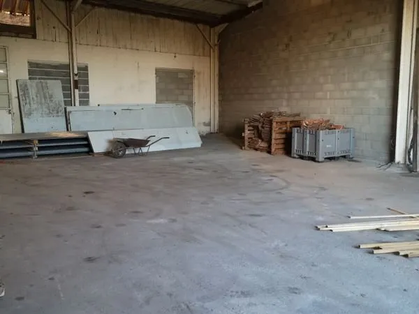 Local d'activité polyvalent, idéal stockage ou artisanat de 546 m2