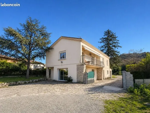 Maison de 185m2 sur une parcelle de 1400m2 à chateauneuf du Rhône