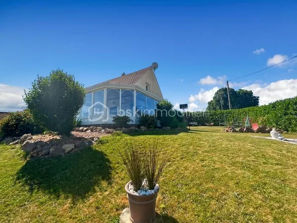Maison familiale avec 5 chambres, véranda, jardin et prestations modernes - Proche gare de Sens