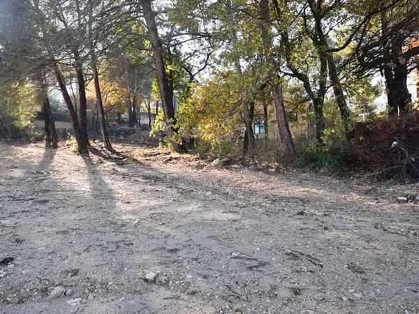 Terrain constructible de 1600 m²