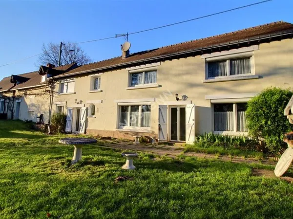 Longère 3 chambres et grand terrain avec dépendances et garage proche MAINTENON