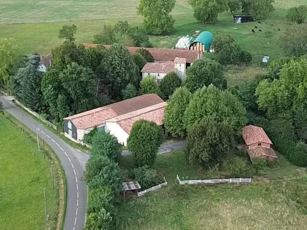 très bel ensemble immobilier de 3 habitations sur 3.38 hectares