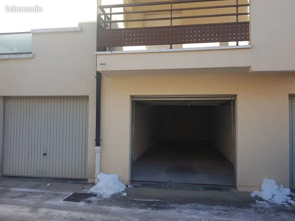 Parking/box 30 m² PONTARLIER