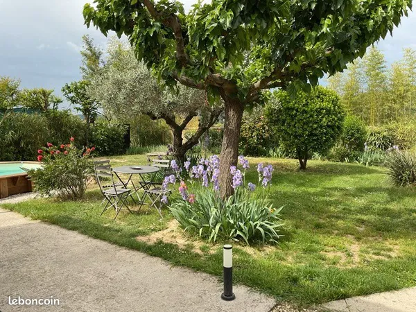 Sur la commune de Boisset Gaujac Vente de 2 habitations sur environ 1000 m