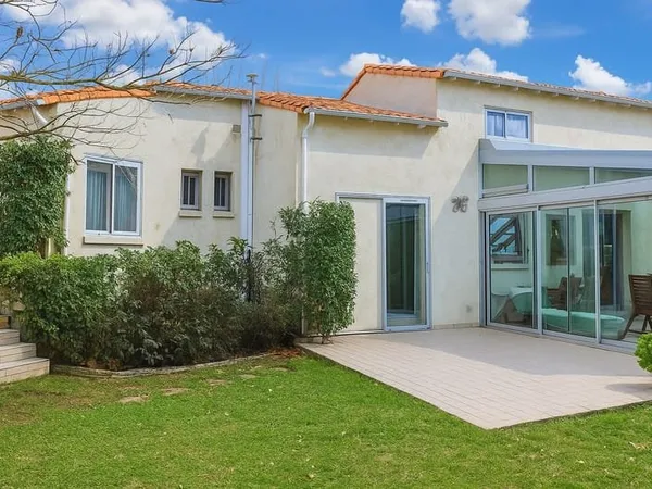 VAUX-SUR-MER VILLA FAMILIALE 1978 D'ARCHITECTE RENOVEE - 800