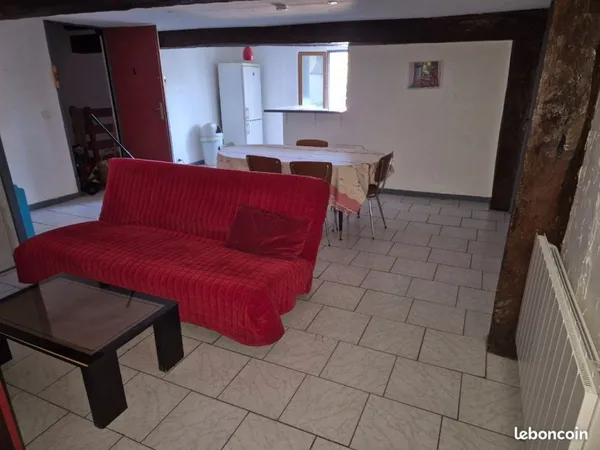 Loue t4 80m2, 2sdb, 1er étage dans propriété équestre avec piscine