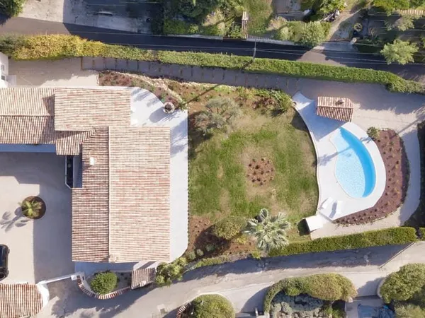 Maison 5 pièces 280 m²