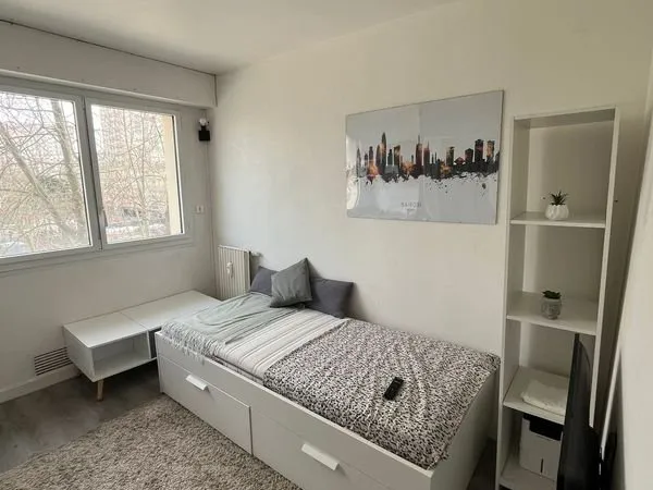Chambre meublée avec douche/kitchenette privée