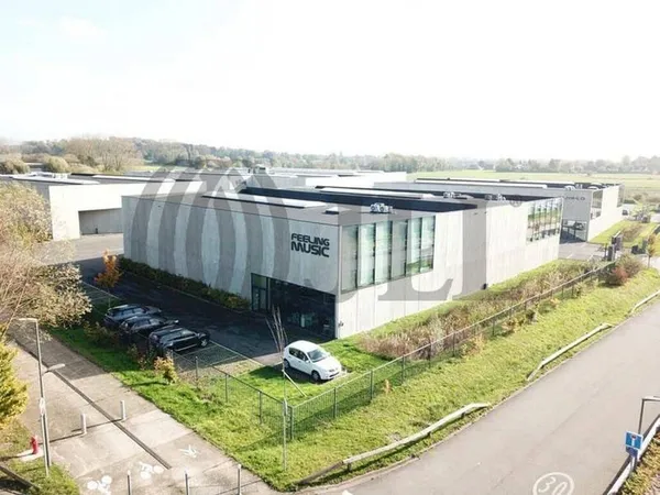 Local d'activité 797 m²