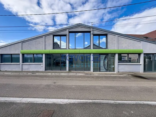 Local commercial 5 pièces 1564 m²