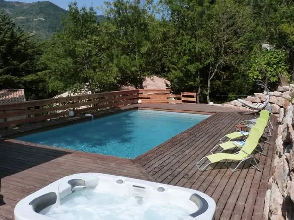 Propriété 9 pièces - 197 m² - proche CLERMONT L'HERAULT