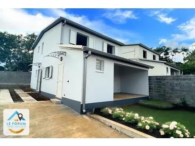 SAINT PIERRE 97410 - VILLA F5 NEUVE + CELLIER - TERRAIN PISC