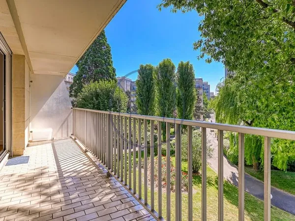 Appartement familial de 5 pièces avec cave, double box et grand balcon