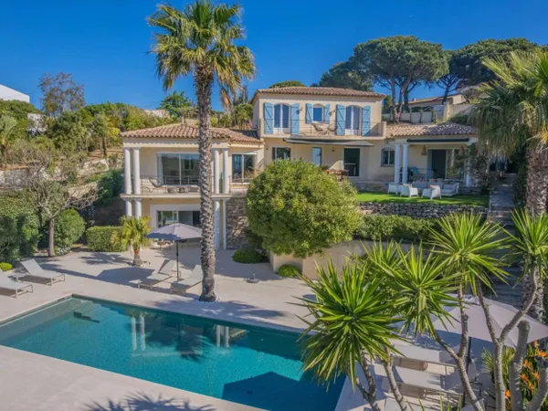 Villa dexception avec vue mer Sainte-Maxime